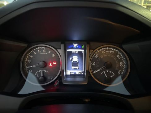 Used 2019 Toyota Tacoma TRD Off-Road image 6