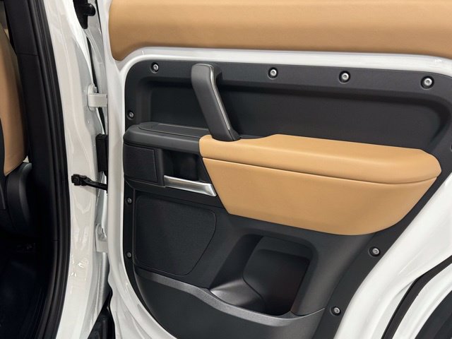 New 2025 Land Rover Defender 110 X-Dynamic SE AWD/4WD image 33