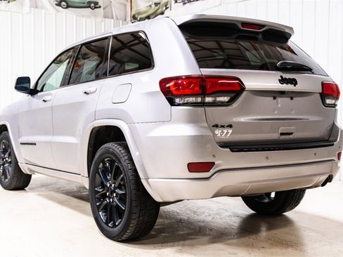 Used 2018 Jeep Grand Cherokee Altitude image 38