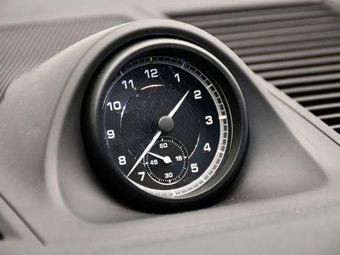 Used 2025 Porsche Macan image 28