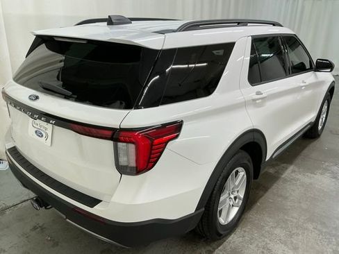 Used 2025 Ford Explorer Active w/ Active Comfort Package image 3