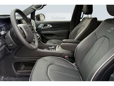 New 2026 Chrysler Pacifica Limited w/ S Appearance Package image 12
