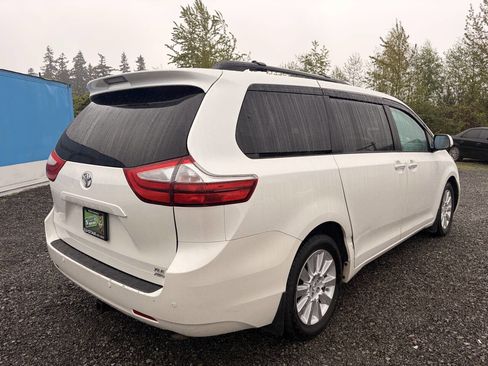 Used 2015 Toyota Sienna XLE w/ XLE Navigation Package image 3