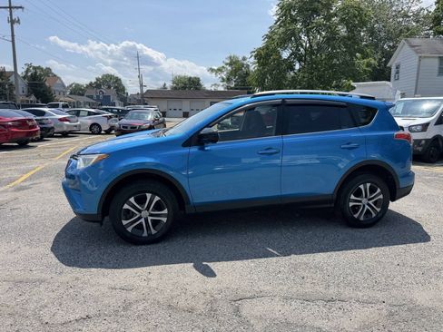 Used 2018 Toyota RAV4 LE AWD/4WD image 23