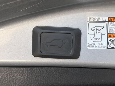 Used 2017 Toyota RAV4 XLE AWD/4WD image 16
