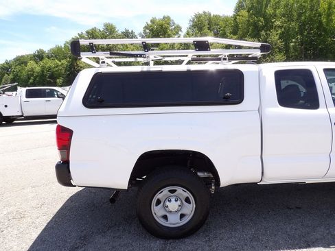 Used 2022 Toyota Tacoma SR RWD image 46
