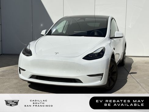 Used 2024 Tesla Model Y Long Range AWD/4WD image 1