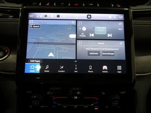 Used 2023 Jeep Grand Cherokee L Limited w/ Black Appearance Package AWD/4WD image 22