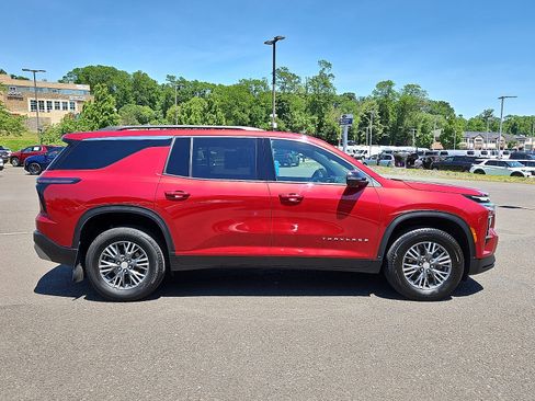 Used 2024 Chevrolet Traverse LT FWD image 7