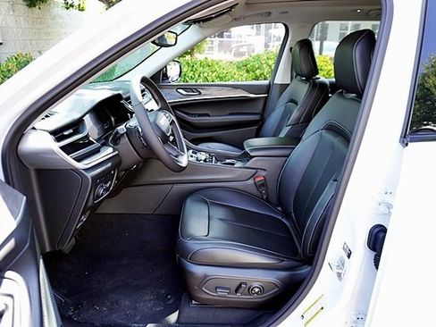 New 2023 Jeep Grand Cherokee 4WD 4xe image 17