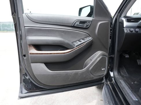 Used 2017 Chevrolet Tahoe LT w/ LT Midnight Edition AWD/4WD image 18