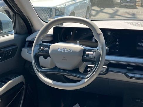 Used 2024 Kia EV9 Wind AWD/4WD image 16