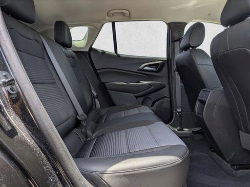 Used 2025 Chevrolet Trax LT w/ LT Convenience Package FWD image 19