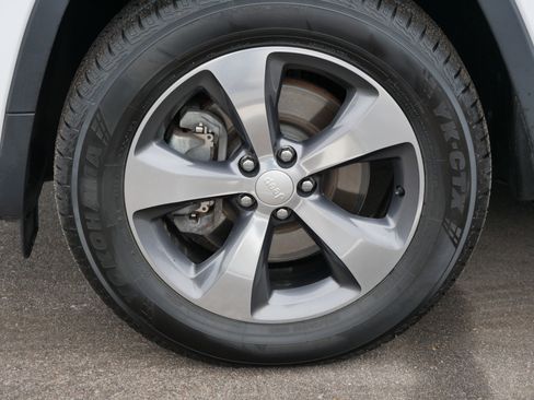 Used 2019 Jeep Cherokee Limited w/ Trailer Tow Group image 15