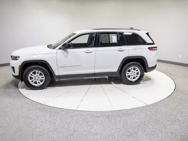 Used 2023 Jeep Grand Cherokee Laredo AWD/4WD image 30