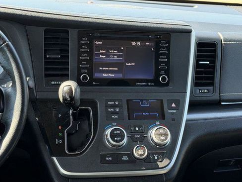 Certified 2020 Toyota Sienna SE image 14