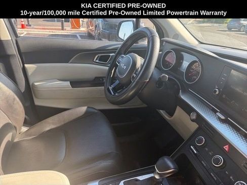 Used 2024 Kia Carnival LX FWD image 5