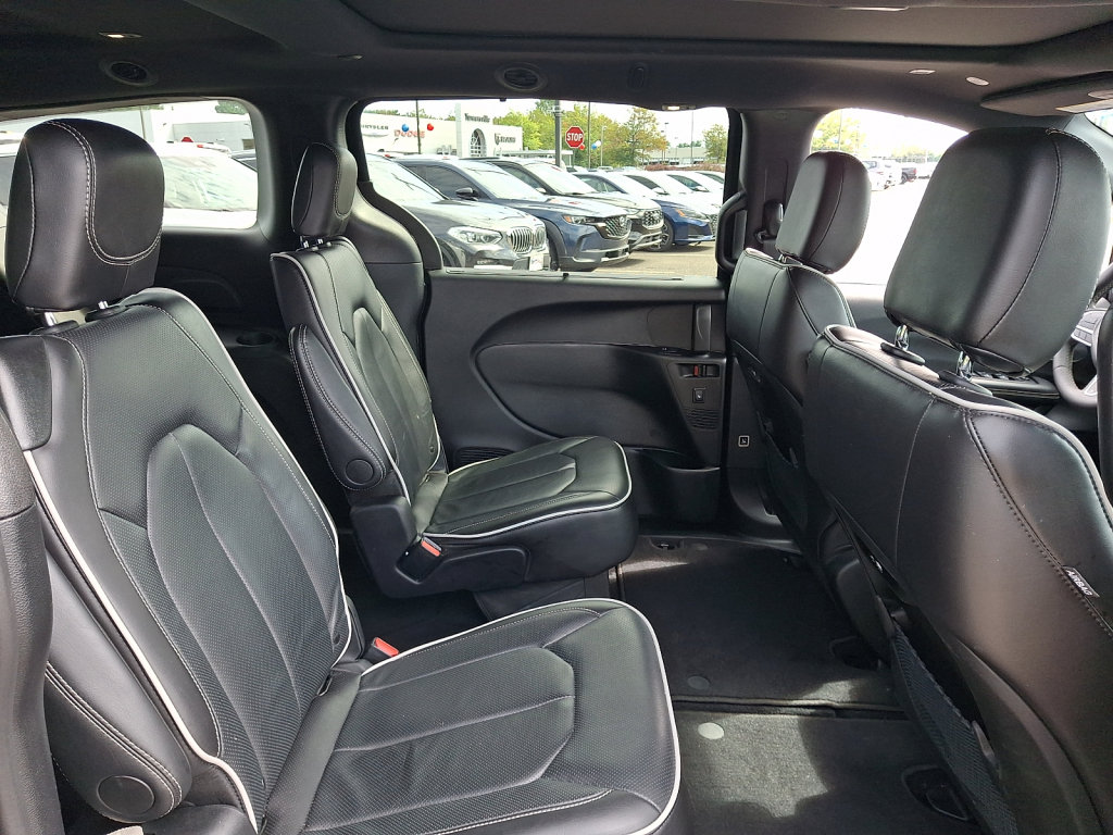 Certified 2026 Chrysler Pacifica Limited FWD image 15