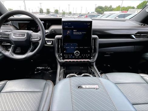 Used 2025 GMC Yukon AT4 w/ AT4 Premium Package AWD/4WD image 20