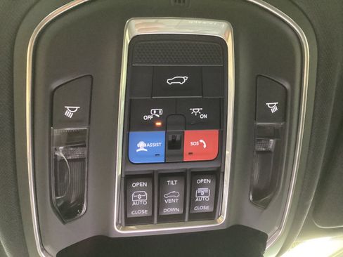 New 2026 Jeep Grand Cherokee Limited w/ Limited Altitude Package AWD/4WD image 20