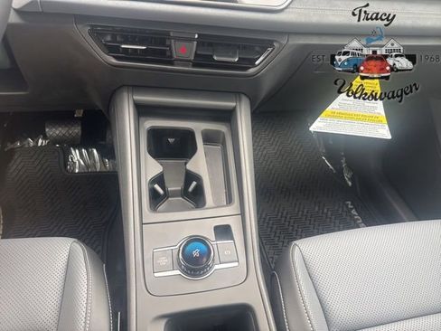 New 2025 Volkswagen Tiguan SE image 12