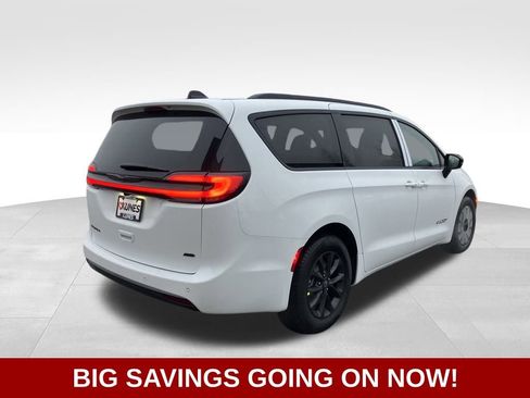 New 2026 Chrysler Pacifica Select image 10