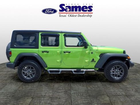 Used 2025 Jeep Wrangler Unlimited Sport AWD/4WD image 2