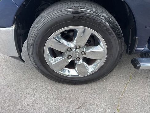 Used 2020 RAM 1500 Classic SLT w/ Luxury Group image 16