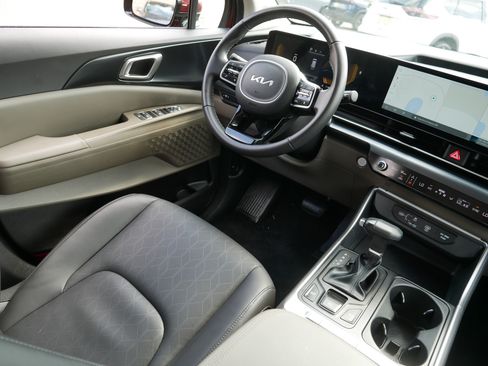 Certified 2026 Kia Carnival FWD image 9