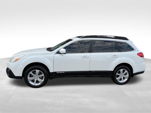 Used 2013 Subaru Outback 3.6R Limited AWD/4WD image 2
