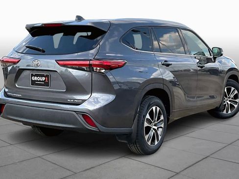 Used 2021 Toyota Highlander XLE image 13