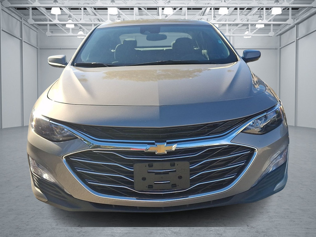 Used 2025 Chevrolet Malibu LT FWD image 2