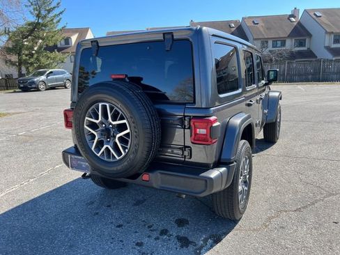Used 2025 Jeep Wrangler Unlimited Sahara AWD/4WD image 10
