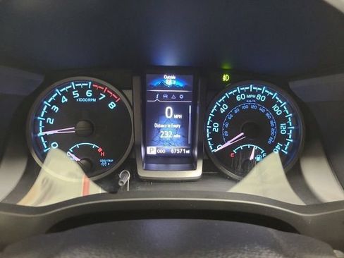 Certified 2022 Toyota Tacoma TRD Off-Road w/ Technology Package AWD/4WD image 29