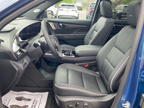 Certified 2025 Buick Enclave Avenir w/ LPO, Floor Liner Package FWD image 15