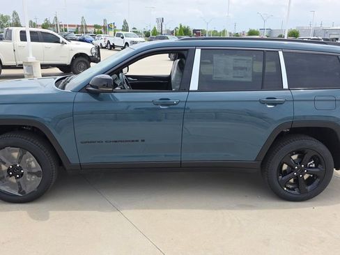 New 2026 Jeep Grand Cherokee L Limited AWD/4WD image 2