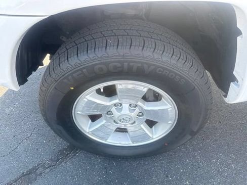 Used 2015 Toyota Tacoma 4x4 Double Cab w/ TRD Sport Package image 9
