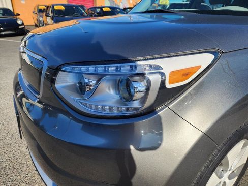 Used 2016 Kia Soul EV image 32