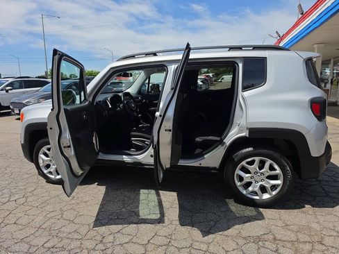 Used 2016 Jeep Renegade Latitude AWD/4WD image 12