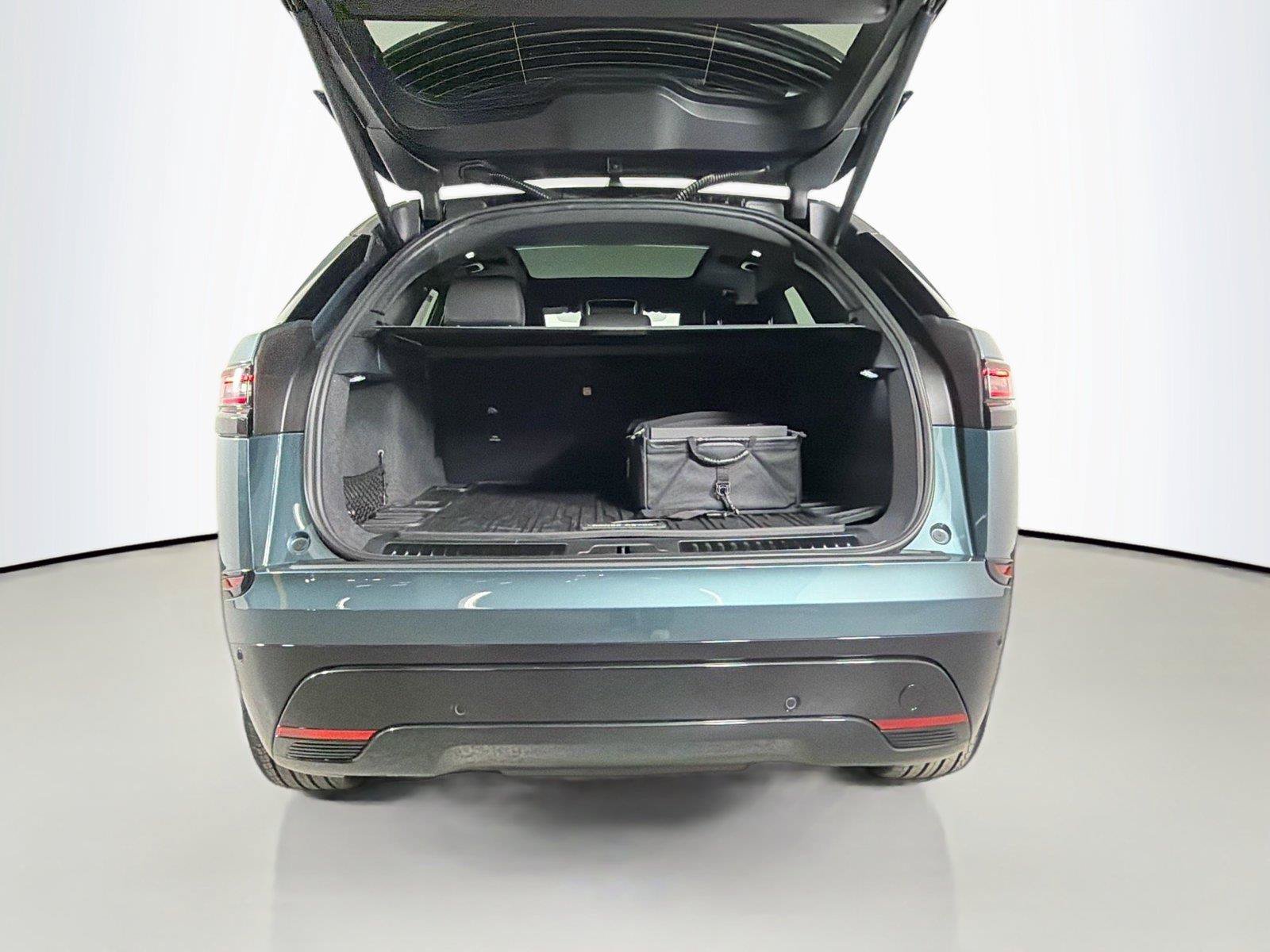 Certified 2026 Land Rover Range Rover Velar Dynamic SE AWD/4WD image 26