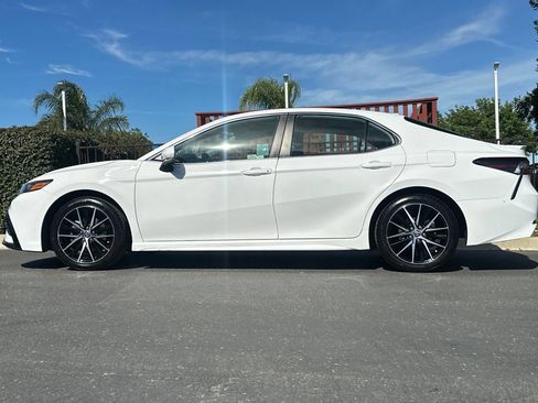 Used 2023 Toyota Camry SE image 7