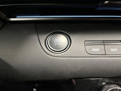 Used 2025 Hyundai Elantra SEL image 21