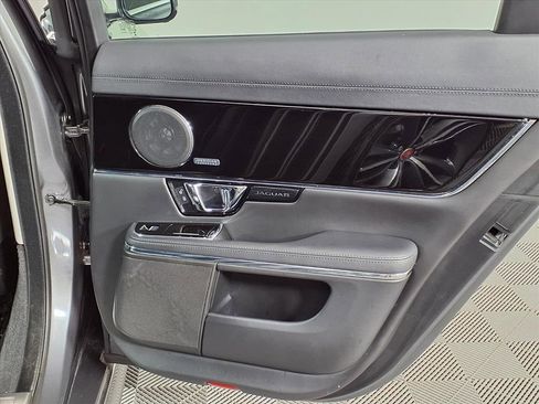 Used 2019 Jaguar XJ Supercharged image 11