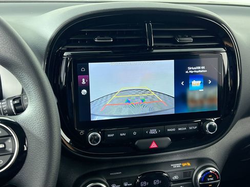Certified 2025 Kia Soul LX w/ LX Technology Package FWD image 26