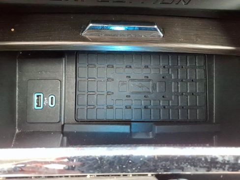 Used 2024 Ford Expedition Limited AWD/4WD image 29