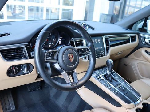 Used 2018 Porsche Macan image 12