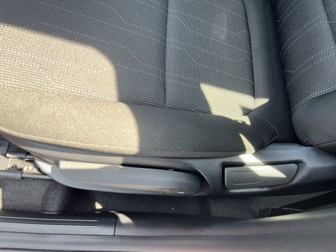 Used 2025 Hyundai Venue SE FWD image 16