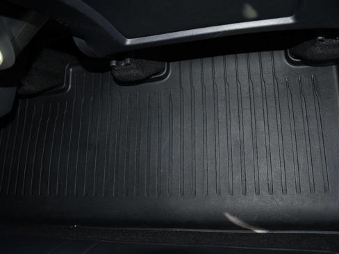 Used 2021 Tesla Model Y 2WD image 23