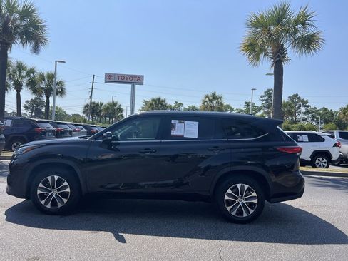 Used 2021 Toyota Highlander XLE FWD image 7