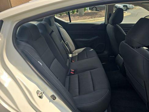 Used 2025 Nissan Altima 2.5 SV FWD image 12
